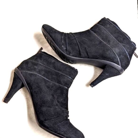 Kenneth Cole Reaction Black Suede Ankle Bootie with Back Zipper 3" Heel - Picture 3 of 10